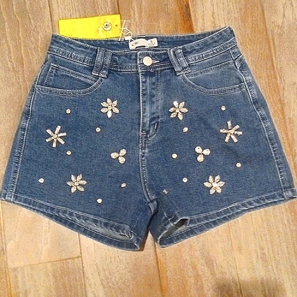 NWT Embellished Denim Jean Shorts Size S - Picture 2 of 6